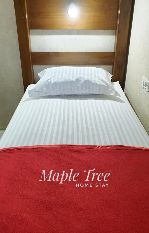 Maple Tree Homestay Maguwo Buitenkant foto