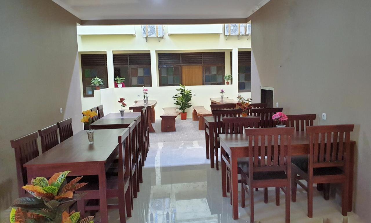 Maple Tree Homestay Maguwo Buitenkant foto