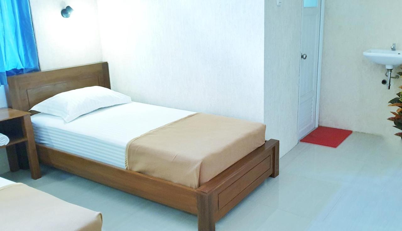 Maple Tree Homestay Maguwo Buitenkant foto