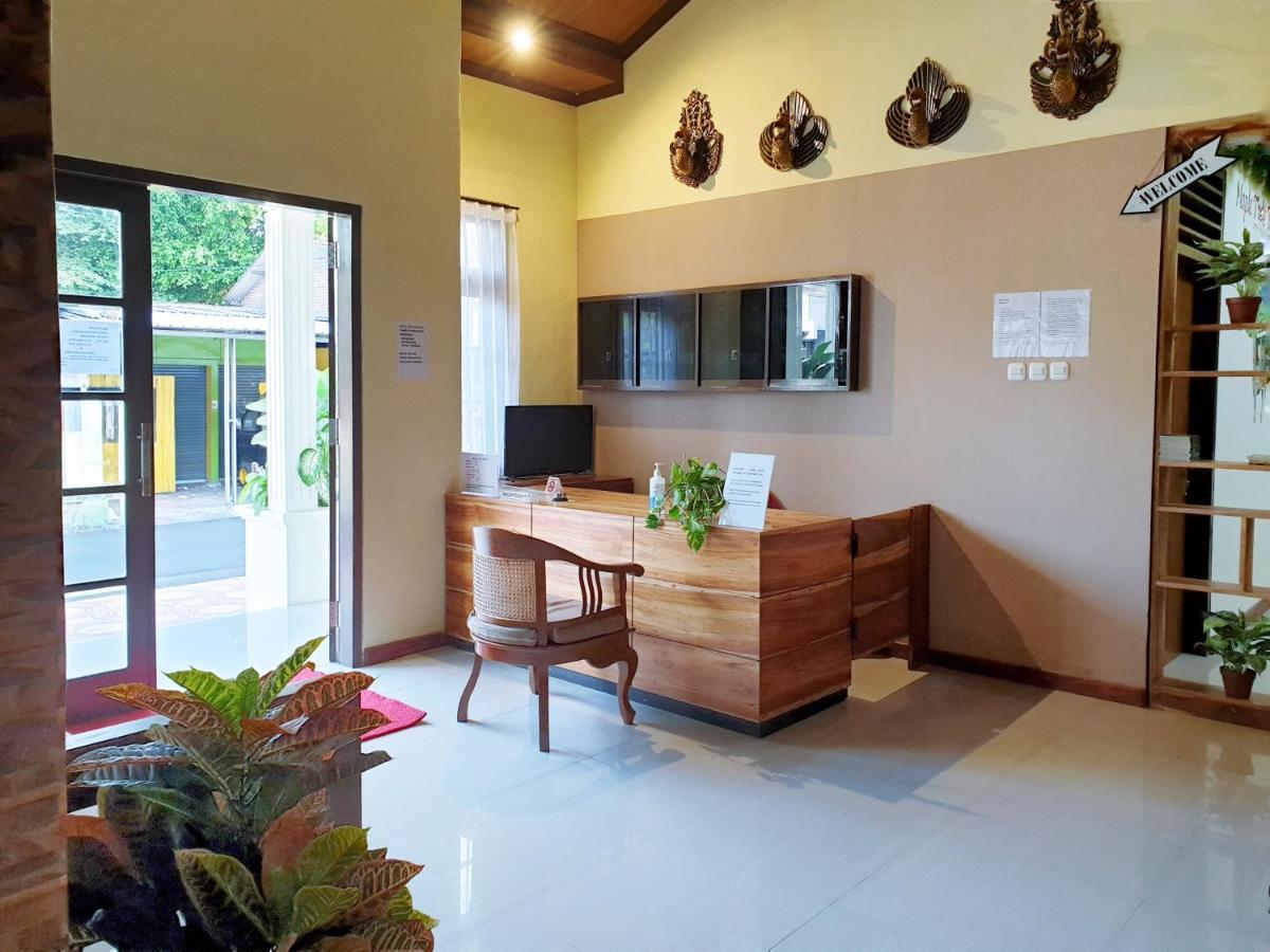 Maple Tree Homestay Maguwo Buitenkant foto