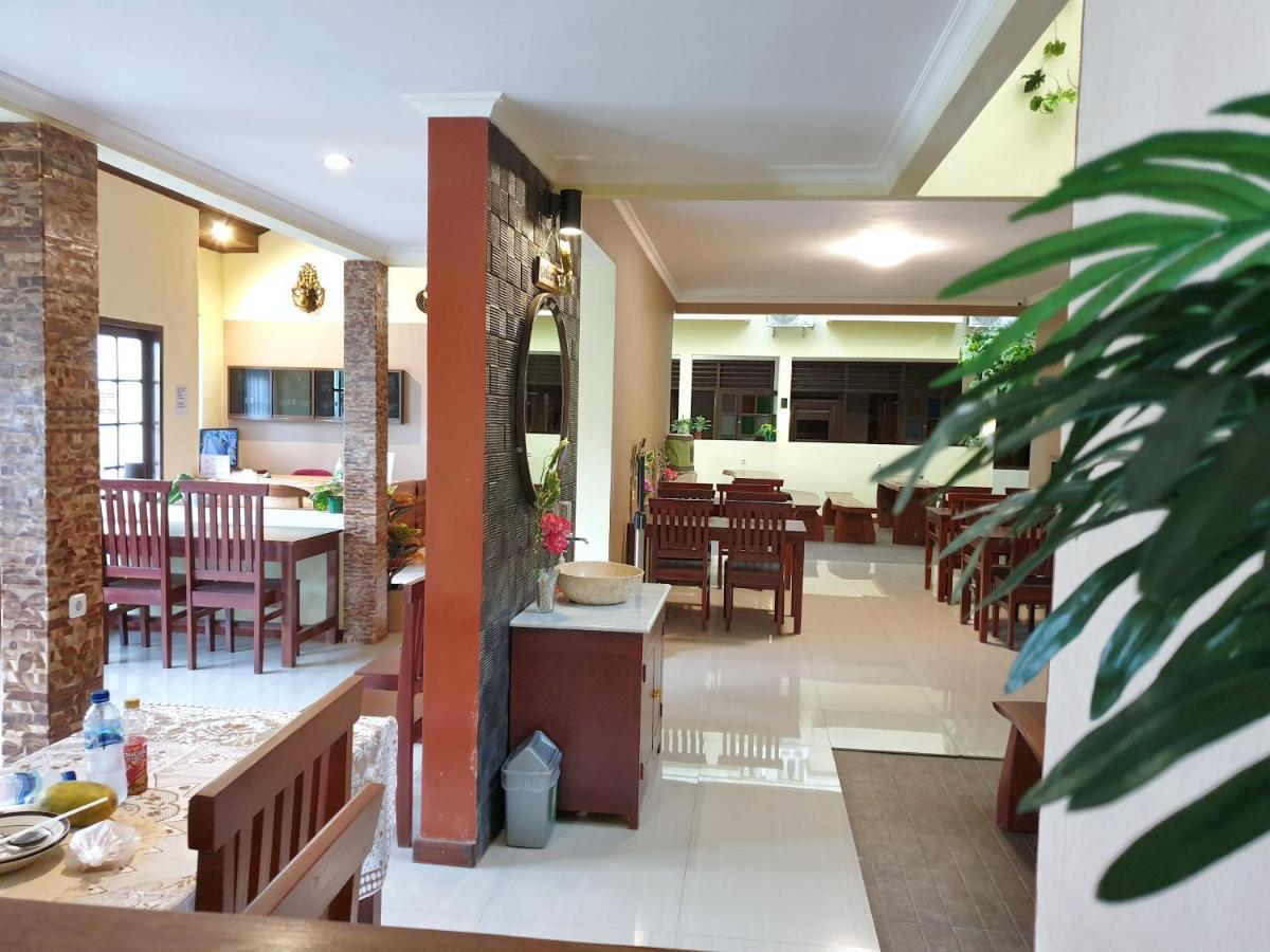 Maple Tree Homestay Maguwo Buitenkant foto