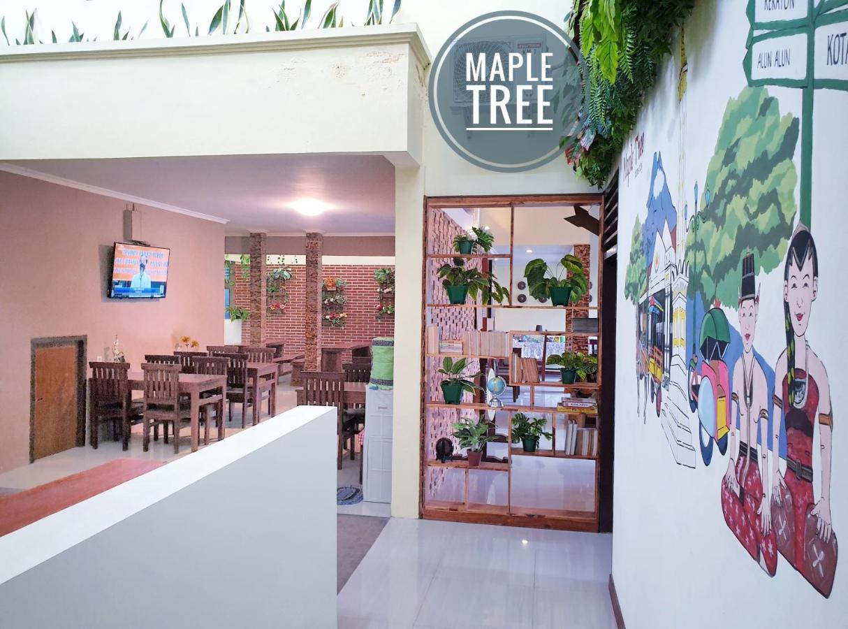 Maple Tree Homestay Maguwo Buitenkant foto