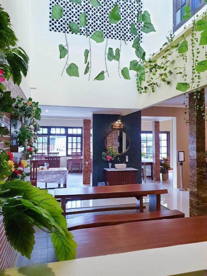 Maple Tree Homestay Maguwo Buitenkant foto