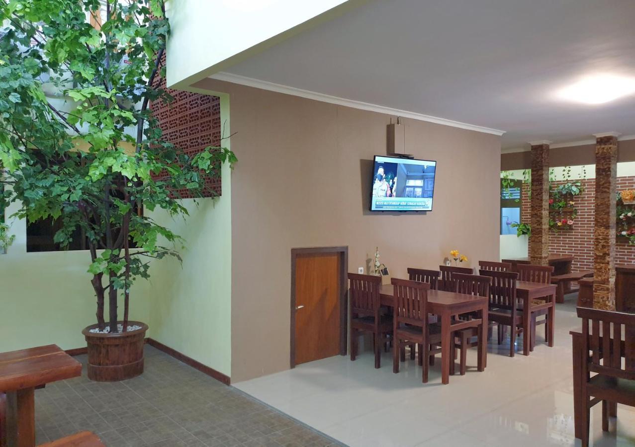 Maple Tree Homestay Maguwo Buitenkant foto