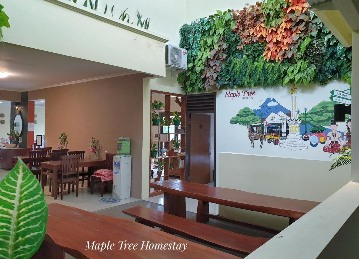 Maple Tree Homestay Maguwo Buitenkant foto