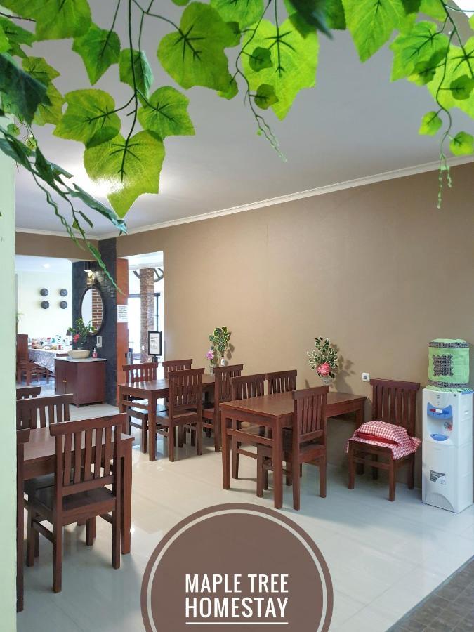 Maple Tree Homestay Maguwo Buitenkant foto